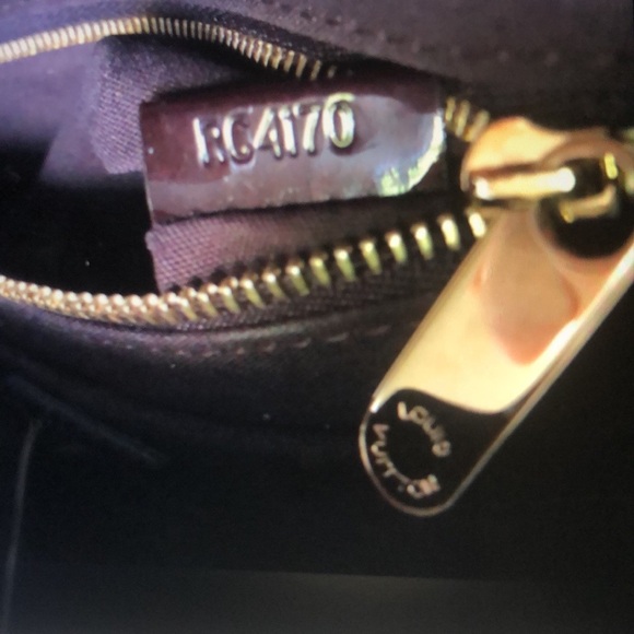 Louis Vuitton Vernice Amarante Patent Leather Bag - Picture 12 of 13